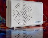 GRUNDIG mini boy 300 . Transistor radio, white AM FM 1972. Top condition.