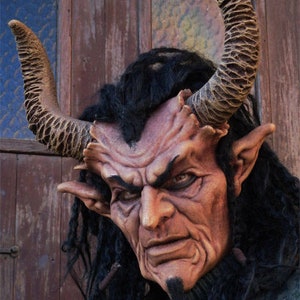 DÉMON CORNU