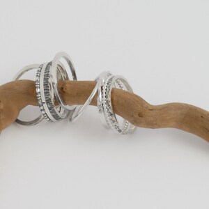 Zilver Stapelbaar ring Mobius Band 2mm x 1mm Gepolijst Minimalist ring Hoge glans Mix & Match Perfect Cadeau Gepolijst Stapelring Voor haar afbeelding 5