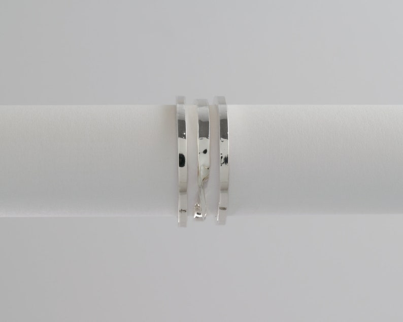 Zilver Stapelbaar ring Mobius Band 2mm x 1mm Gepolijst Minimalist ring Hoge glans Mix & Match Perfect Cadeau Gepolijst Stapelring Voor haar afbeelding 6