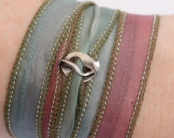 Puur Habotai zijde wikkel armband met uniek handgemaakt Zilveren sieraad voel je mooi vrouwelijk elegant en romantisch