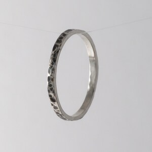 Zilver Stapelbaar ring 1,5mm vierkant draad Gehamerde textuur geoxideerd, Minimalistich Mix & Match Perfect Cadeau Gepolijst 925 Stapelring afbeelding 6