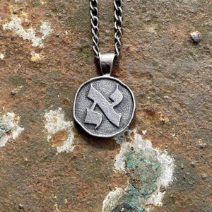 Colgante de letra hebrea personalizado, collar de plata esterlina fundido en arena, joyería judía, Alef o cualquier letra hebrea, colgante de regalo espiritual unisex