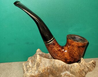 Vintage Peterson Tyron #05 with Fishtail Stem.