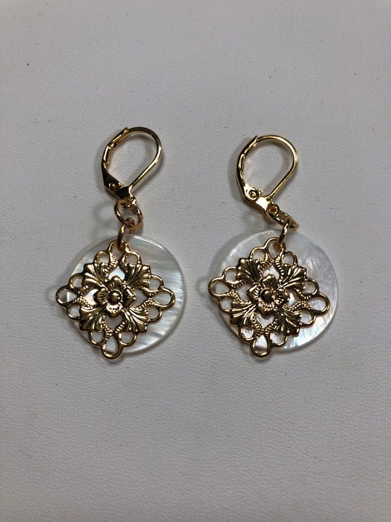 Golden filigree and mother of pearl disc earrings