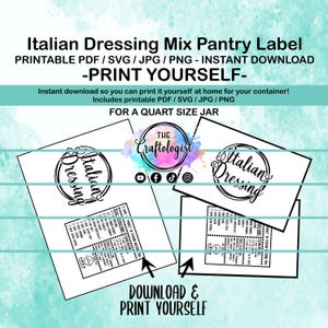 Puede incluir: Etiqueta imprimible para un tarro de un litro de mezcla para aderezo italiano. La etiqueta presenta un diseño en blanco y negro con el texto "Italian Dressing" en un círculo. La etiqueta está diseñada para imprimirse en casa e incluye instrucciones para hacer el aderezo.