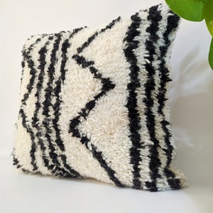 Moroccan Wool Beni Ourain pillow 18&quot;x 18&quot; decorative Berber cushion Cover from Morocco.