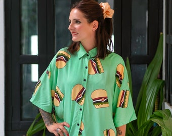 Chemisier à motif burger, chemise femme années 90, haut avec hamburger, haut vintage femme, chemise ample à manches courtes femme