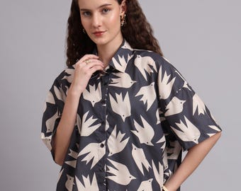 Blusa cropped oversize de viscosa con estampado de pájaros – Camisa de mujer color antracita con look retro veraniego