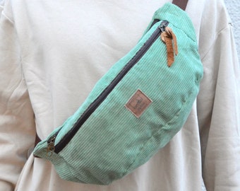 Große Bauchtasche aus Cord, XXL Bauchtasche mintgrün, Gürteltasche, Cordbauchtasche Hüfttasche, Brustbeutel