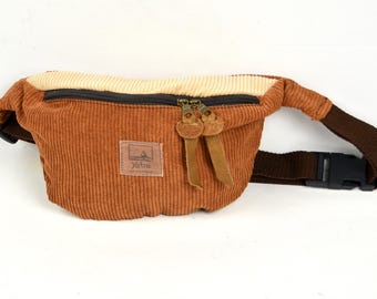 Riñonera de pana, marrón y beige. Bolso de cinturón de algodón con bloques de color.