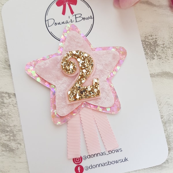 Insignia de cumpleaños rosa, insignia de cumpleaños para niñas, pin de cumpleaños, accesorio para fiesta de niñas, insignia de primer cumpleaños, cumpleaños de bebé niña, roseta