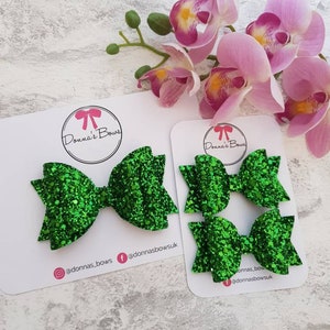 Green glitter bow, emerald green bow, girls headband, baby girl hairband, girls hair clip, toddler hairbows, pigtail bows