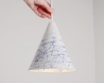 Lampada a sospensione in ceramica fatta a mano: lampadario boho blu