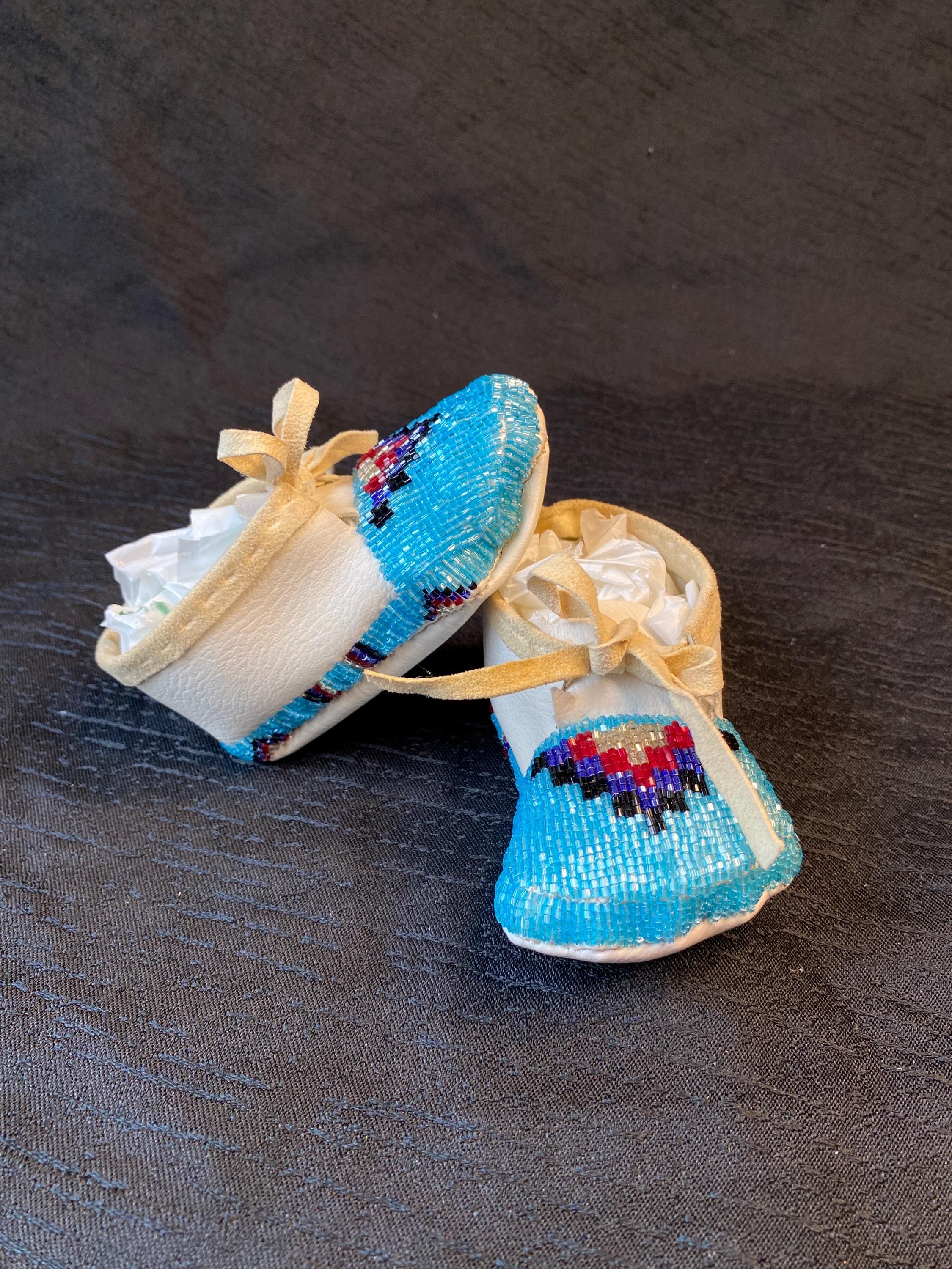 Blaue Perlen Baby Mokassins - Handgemachte indianische Powwow Regalia