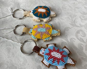 Porte-clés tortue en perles - Art amérindien fait main