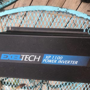 Power Inverter 1100 Watt Exceltech 12V DC to AC Works Great XP1100