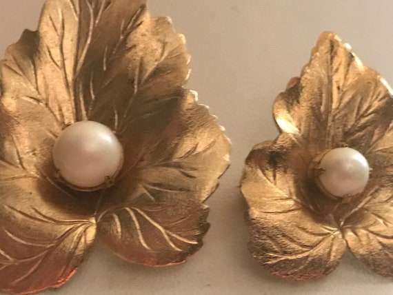 Pin Brooch Gold Leaf Pearl Set of 2 -- Sarah Cove… - image 2