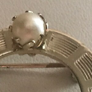 Pearl Gold Tone Brooch Vintage Contemporary
