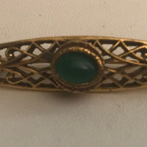Art Deco Green Brooch Pin with Emerald Green Stone