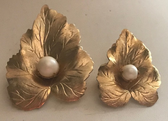Pin Brooch Gold Leaf Pearl Set of 2 -- Sarah Cove… - image 1
