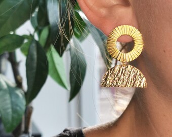 Boucles d'oreilles "Jua" dorée à l'or fin, bohème, demi-lune, base pour ajout d'élements colorés