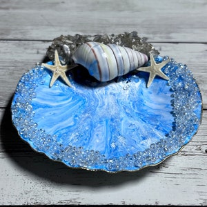 Seashell Trinket Dish, Ocean Ring Dish, Resin Beach Scene, Scallop Shell Beach Art, Beach Decor, Beach Wave Art, Starfish Art