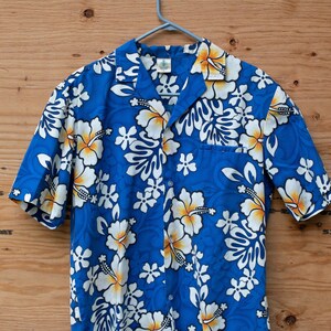 Vintage 1980&#39;s, 80s Hawaiian Shirt, by Royal Creations, Hibiscus, Tropical Shirt, Waikiki, Holliday, Aloha, Vacation, Shirt, Size Medium