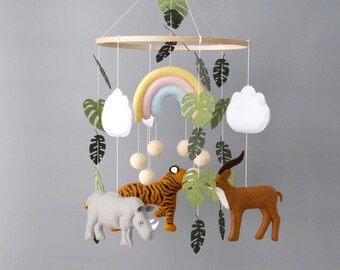 Safari baby mobile Safari nursery decor Baby shower gift Expecting mom gift Crib mobile nursery Africa animals felt mobile baby boy girl