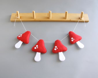 Mushroom felt garland Mushroom nursery decor Woodland baby decor Baby shower gift Pregnancy gift Forest ornaments