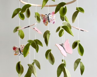 Móvil de cuna con mariposas Móvil de cuna con temática de bosque Regalo para baby shower Móvil para niña Guardería con temática de mariposas Móvil de bebé con mariposas