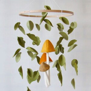 Mushroom mobile Baby mobile Woodland mobile Mushroom nursery Mobile nursery zdjęcie 2