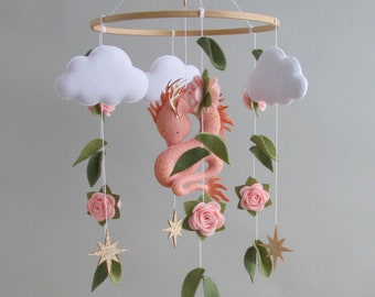 Mobile bébé fille Dragon rose, mobile pour bébé nuage étoiles mobiles chambre d'enfant, thème fantastique, cadeau de shower de bébé, nouveau-né, cadeau de grossesse