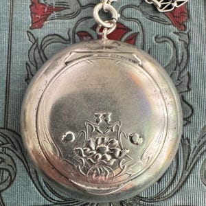 Antik Silber Jugendstil Pillendose Mohnblumen Design von Pierre Paurad