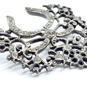 Georgische Funkenbrosche mit Pastendiamanten, 4 x 3,8 cm, Sterlingsilber, antike Brosche