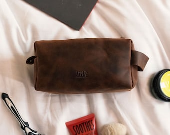 Personalized Leather Dopp Kit Customized Groomsmen Gift Toiletry Bag Monogrammed Mens Toiletry Bag Gift for Him