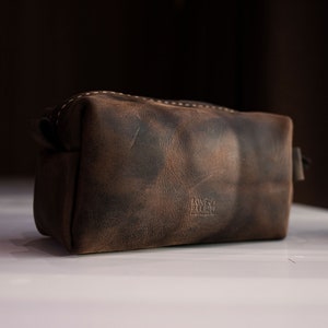 Personalized Groomsmen Gift Dopp Kit Bag Customized Leather Toiletry Bag Monogram Mens Toiletry Bag Leather Custom Gift for Guys Men Wedding