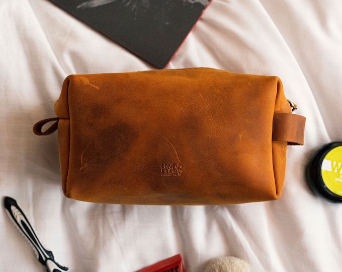 Personalized Leather Dopp Kit Customized Groomsmen Gift Toiletry Bag Monogrammed Mens Toiletry Bag Gift for Him