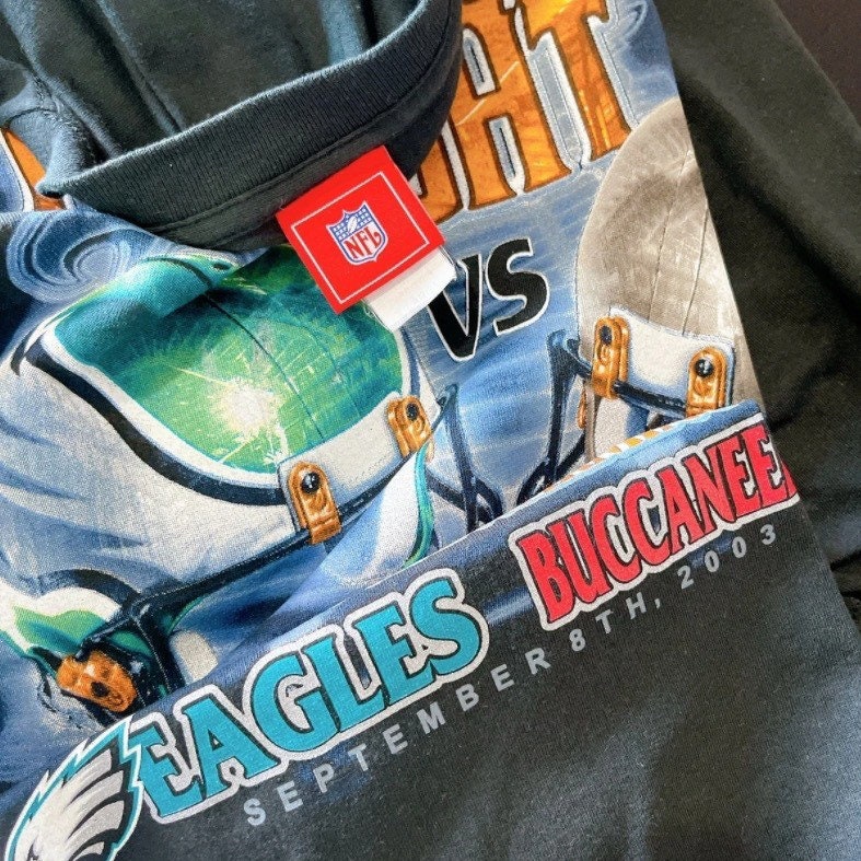 Discover Philadelphia Eagles Vs Tampa Bay NFL Football T-shirt (size XL)