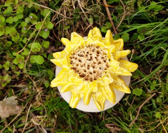 Ceramic ball with yellow attached flower, frost-proof 9 cm rose ball