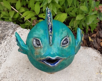 Fisch türkis blau frostfest Gartenfigur Kugelfisch Teichfigur  Wasserspeier Keramikfisch Tonfisch