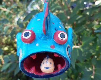 Turkos fisk med fiskföljeslagare, staketdekoration, dammdekoration, trädgårdsdekoration, frostbeständig, bränd; mycket robust, hållbar