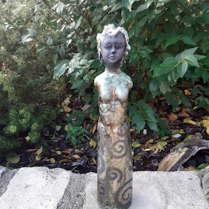 SONDERPREIS frei gestaltete RAKU Figur mit Spiralen türkis schillernd  silbrig grün schwarz matt