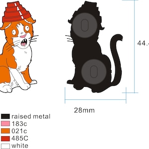Puede incluir: Gato naranja y blanco con un sombrero rojo y blanco. El gato está sentado con la cola enroscada alrededor de su cuerpo. La imagen también muestra una silueta negra del gato. El gato mide 7 cm de ancho y 11,3 cm de alto.