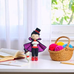 Dracula Amigurumi Häkelanleitung für Puppen: Halloween Spielzeug (PDF-Häkelanleitung)