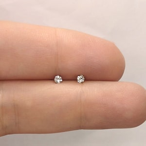 winzige kleine Titan Ohrstecker minimalistisch Ohr Crystal Zirkonia nickelfrei hypoallegen Ohrpiercing Ohrmuschel Piercing Silber 2 mm Bild 1