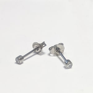 Titanium small stud earrings zirconia stone earrings 2.5-4 mm men&#39;s stud earrings women&#39;s jewelry gift hypoallergenic nickel-free health plug