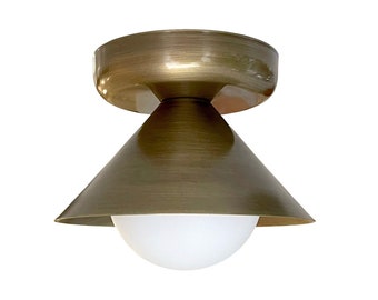 Plafonnier minimaliste en laiton, lampe affleurante, globe en verre, lustre conique en bronze du milieu du siècle [Lia]