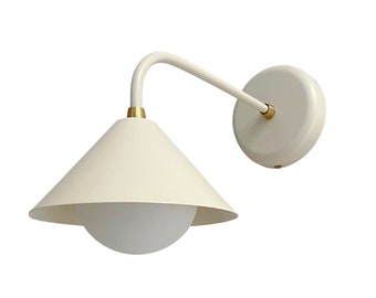 Aplique de cono minimalista Lámpara de globo de vidrio Aplique de pared de bronce de mediados de siglo [Emy]