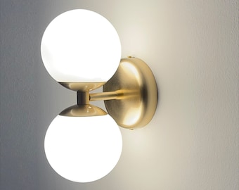 Lámpara de pared de latón con globo minimalista doble, luz de tocador moderna, lámpara de mediados de siglo